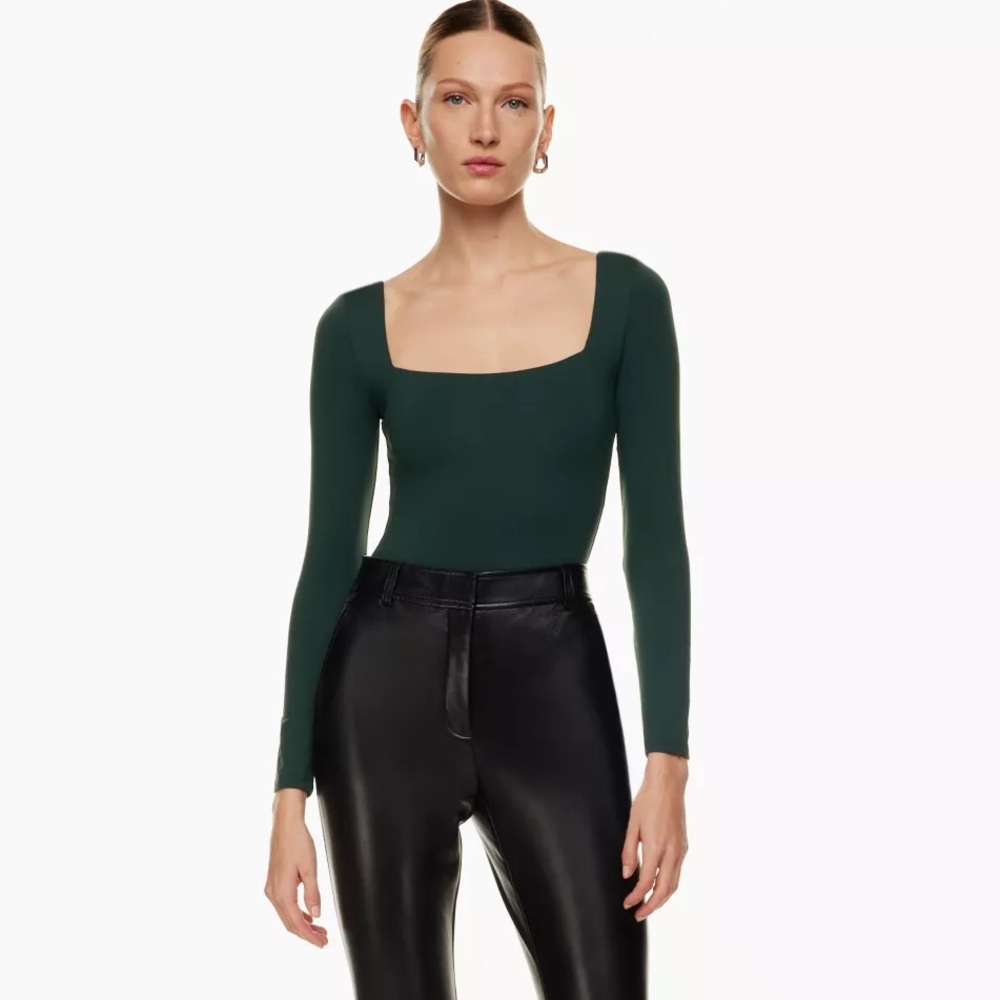 Babaton Contour Squareneck Longsleeve Bodysuit